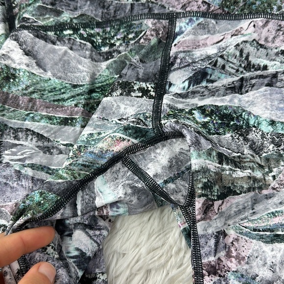 Lululemon Train Times Pant 25" Springscape Multi / Obsidian - Picture 2 of 6